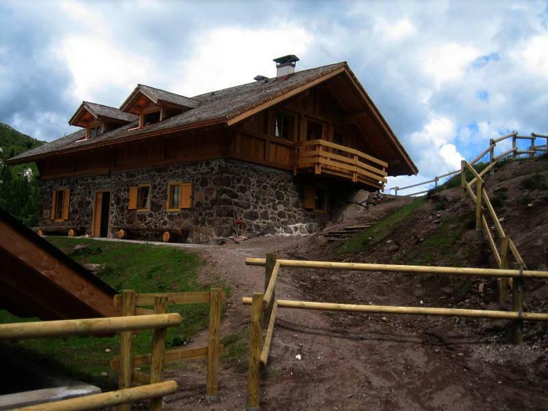 Da Valentina Apartment Castelfondo Luaran gambar